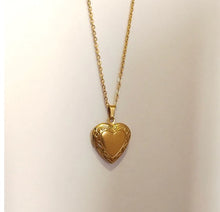 Load image into Gallery viewer, Romantic Heart Photo Locket- Gold | Photo lockets online | Online buy photo lockets | Photo lockets Canada buy online