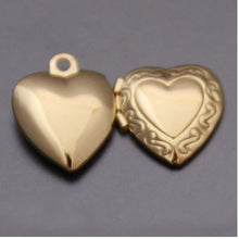 Load image into Gallery viewer, Romantic Heart Photo Locket- Gold | Photo lockets online | Online buy photo lockets | Photo lockets Canada buy online
