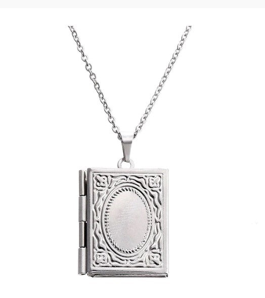 Romantic Square Photo Locket- Silver \ Online gifts Canada | Buy gifts online Canada