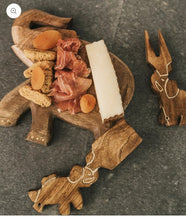 Load image into Gallery viewer, Mango wood cheese board - elephant
