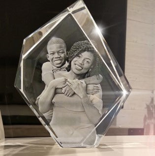 3 D Photo Crystal Art - Prestige | Engraving in Winnipeg | Engraver in Winnipeg | Gift shop in Winnipeg | Online gifts in Winnipeg | Gift shop Canada