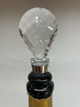 Load image into Gallery viewer, Light bulb shaped wine stopper
